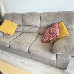 Free Couch In NE, Ivy City