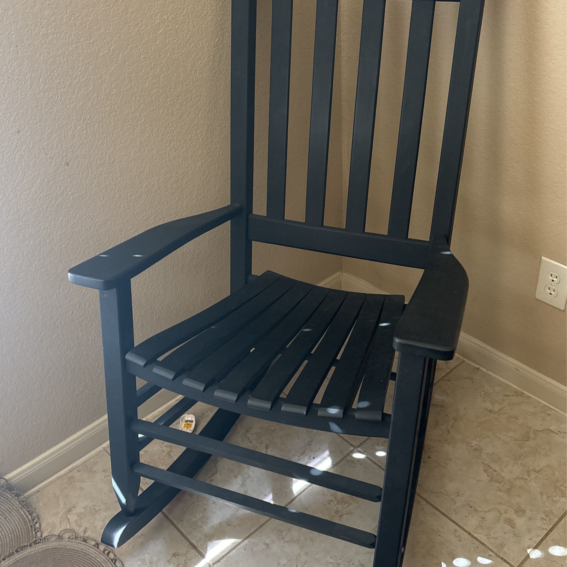 Gloss Black Full-size Rocking Chair 