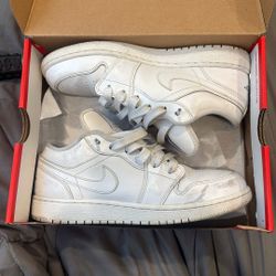 jordan 1 low white size 5.5