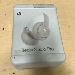 New Beats Studio Pro - White