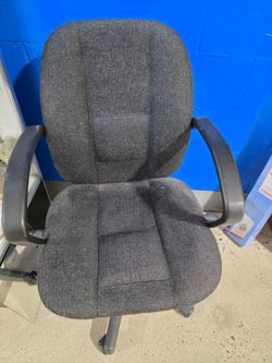 HEAVY DUTY  COMMERCIAL  OFFICE CHAIRS ON WHEELS