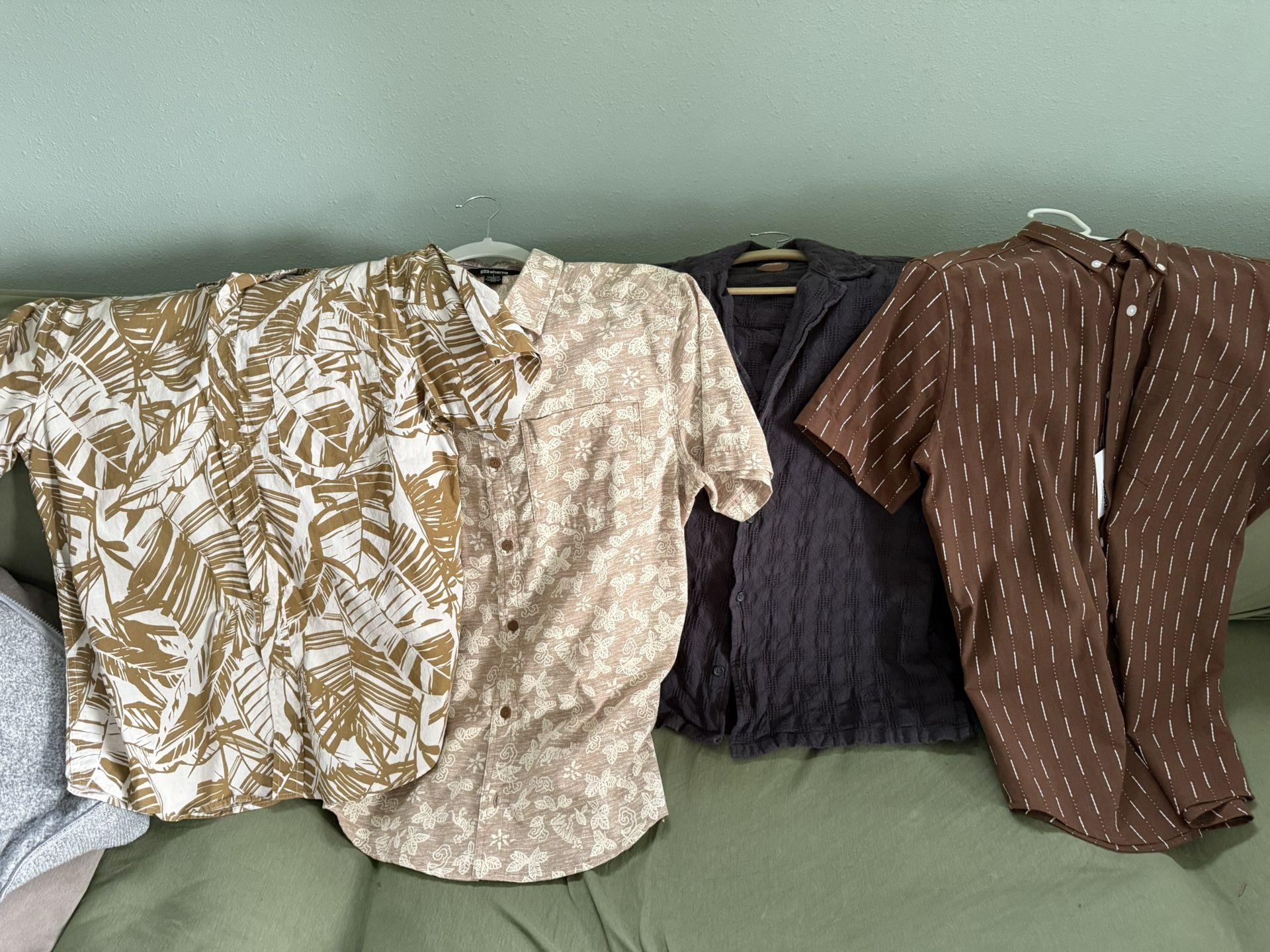 Men’s Short Sleeve Button Ups Small