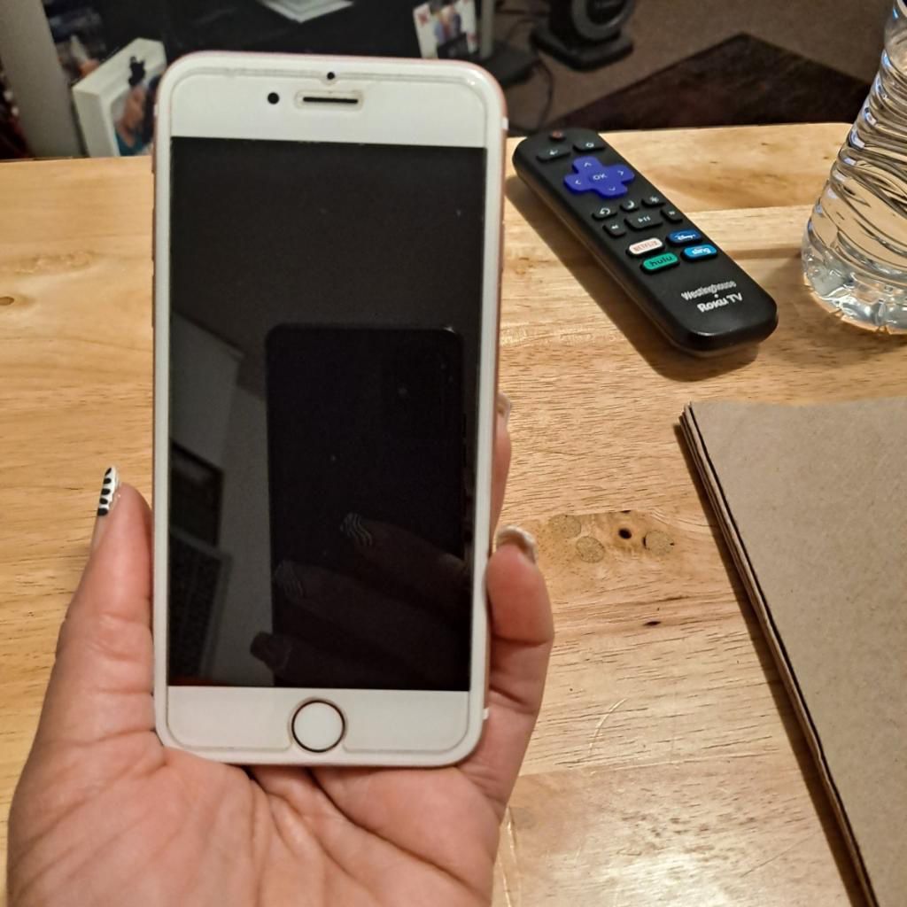 iPhone 6s In Perfect Condition, No Scratches & No Cracks!