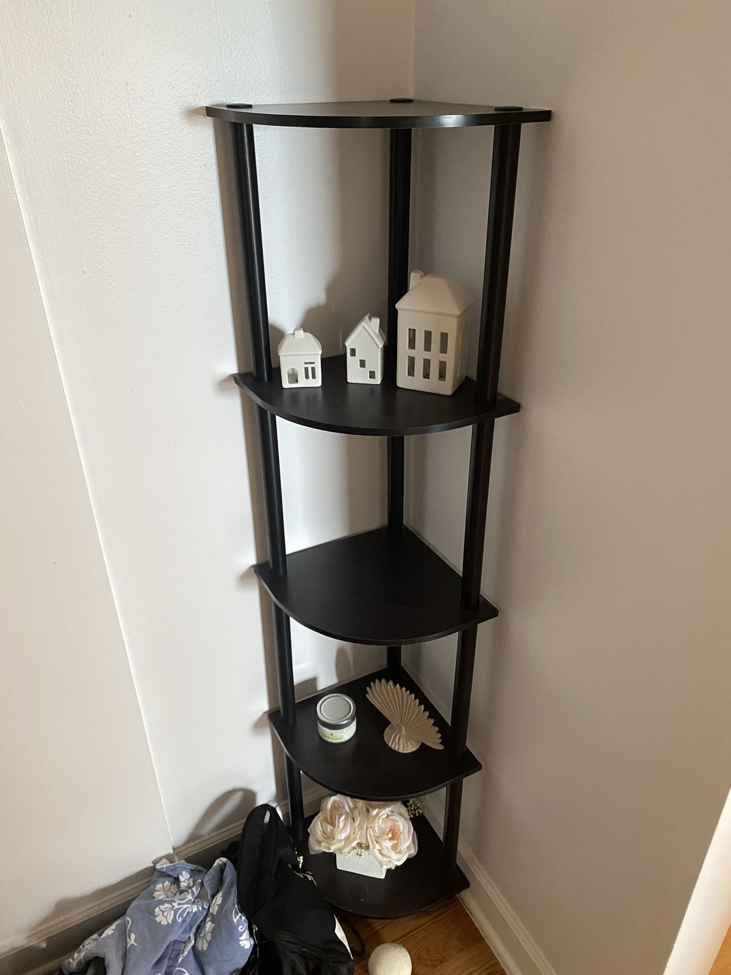 Corner Shelves 