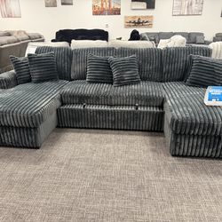 Gray pull out sectional + USB‼️