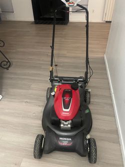 Máquina para cortar césped . Buenas condiciones $370 .