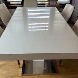 Beautiful Dining Room Table For Sale.