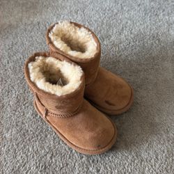 Ugg Toddler Boots Size 7