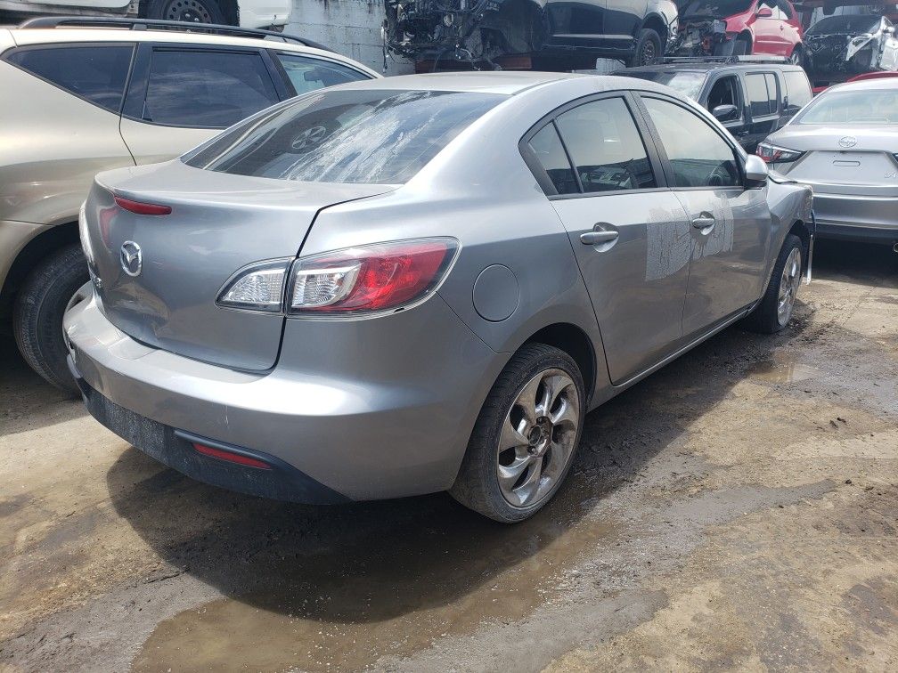 Mazda 3 for parts out 2012