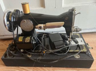 ANTIQUE MASTER SEWING MACHINE