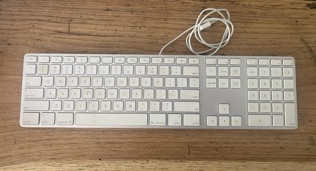 Apple - Magic Keyboard full size with Numeric Keypad (Lightning Port) - Silver/White