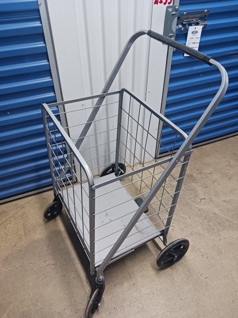 Like New Heavy Duty Shopping Cart ,Wheels Moving Front Steering