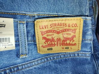 LEVI'S SHORTS JEANS SEIZE 40. AND 42 .15$ NEW 10 AVAILABLE