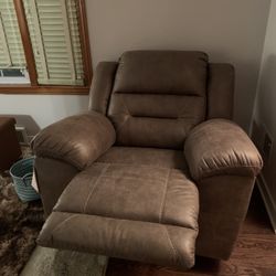 91 inch reclining couch and reclining chair matching o set from Ashley