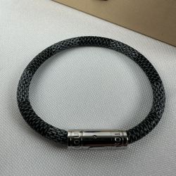 Louis Vuitton Bracelet Black and Gray Single Ring Silver Clasp 7.25”