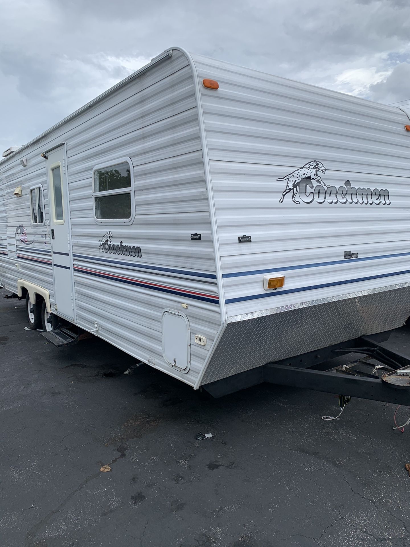 2002 Coachman RV 24 foot camper/trailer