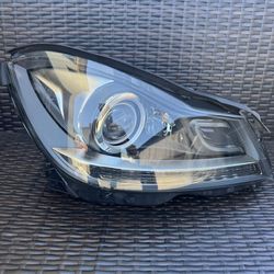 2012 2013 2014 2015 MERCEDES-BENZ C250 C300 W204 Right Passenger Side Xenon Headlight Shell OEM