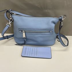 Michael Kors purse / wallet. Item No 537 (Shopgoodwill)