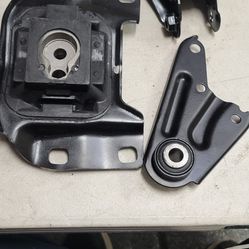 2004---2009  Mazda 3, 2.3 L Engine And Transmission Mount Set