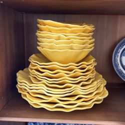 Vintage Metlox Yellow Lotus Dishes- Plates & Bowls