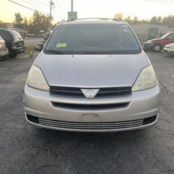 2004 Toyota Sienna LE 