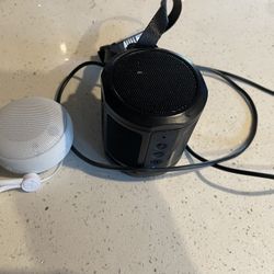 Lot of two bluetooth speakers