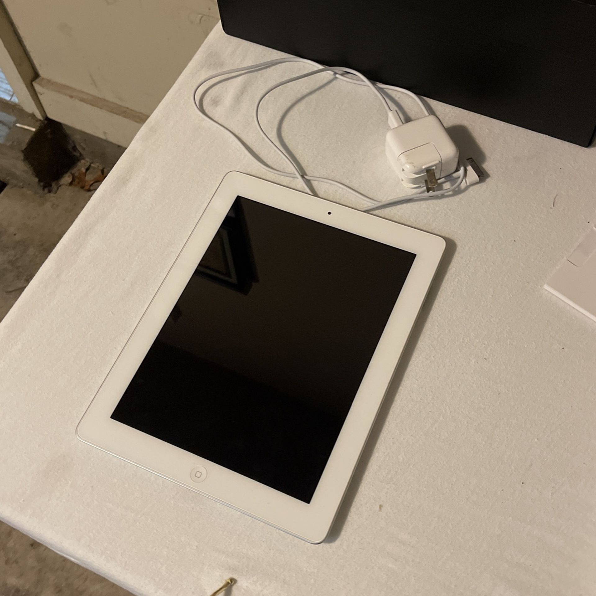 iPad White  Size 10.5..
