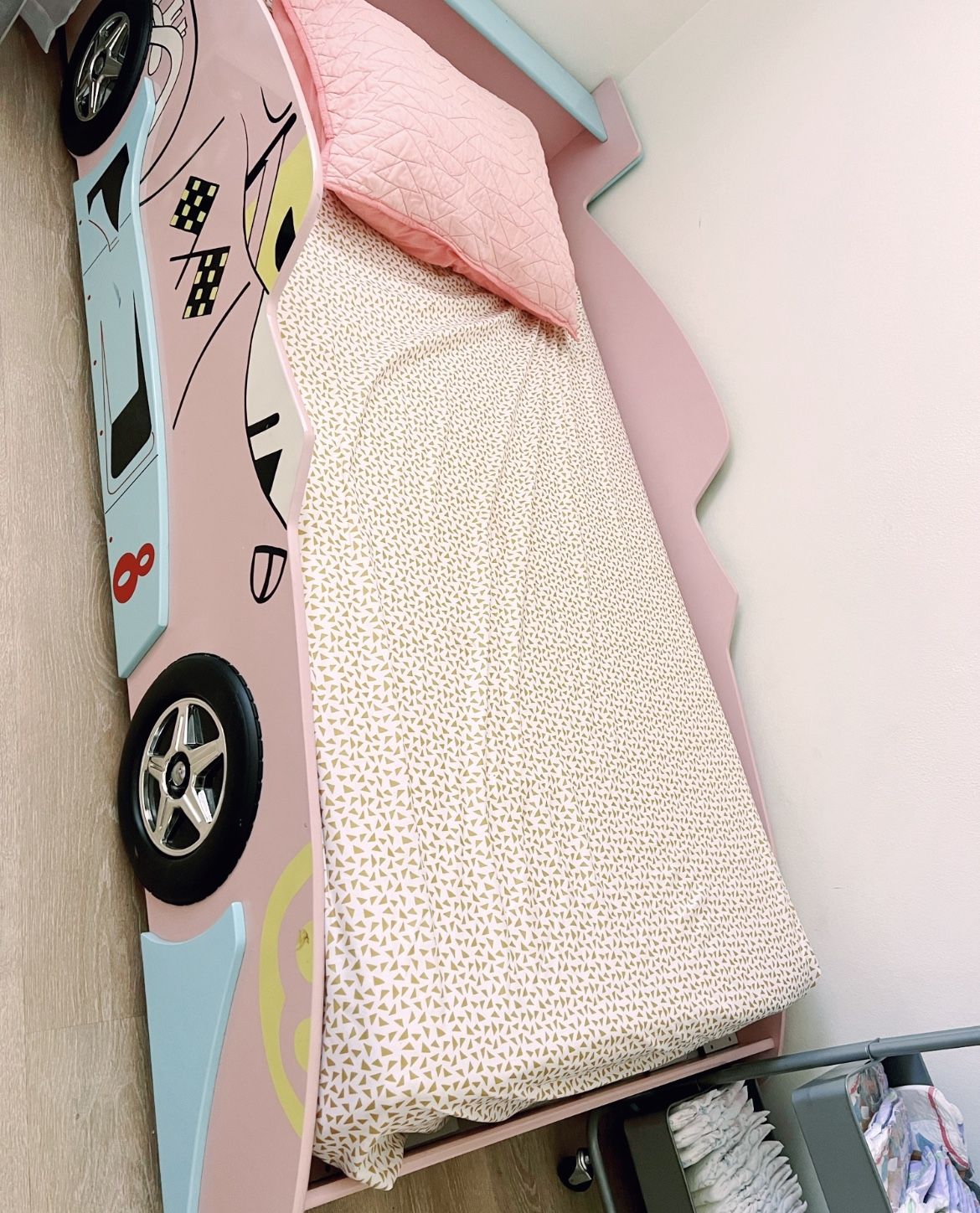 Twin girl Bed