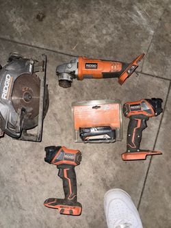 RIDGID 18V Power Tool Set with Battery