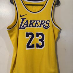 LeBron James jersey   Sz. M