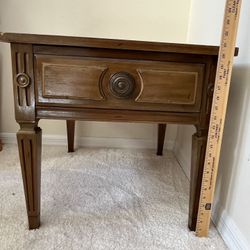 Mid-Century Modern American of Martinsville Walnut End Table with 1 drawer. 27”x21 inches ”x22”. Sturdy well made table from the 70s or 80s. See photo
