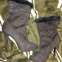 Kardashian Kollection Womens Size 6.5 Black Faux Fur Boots