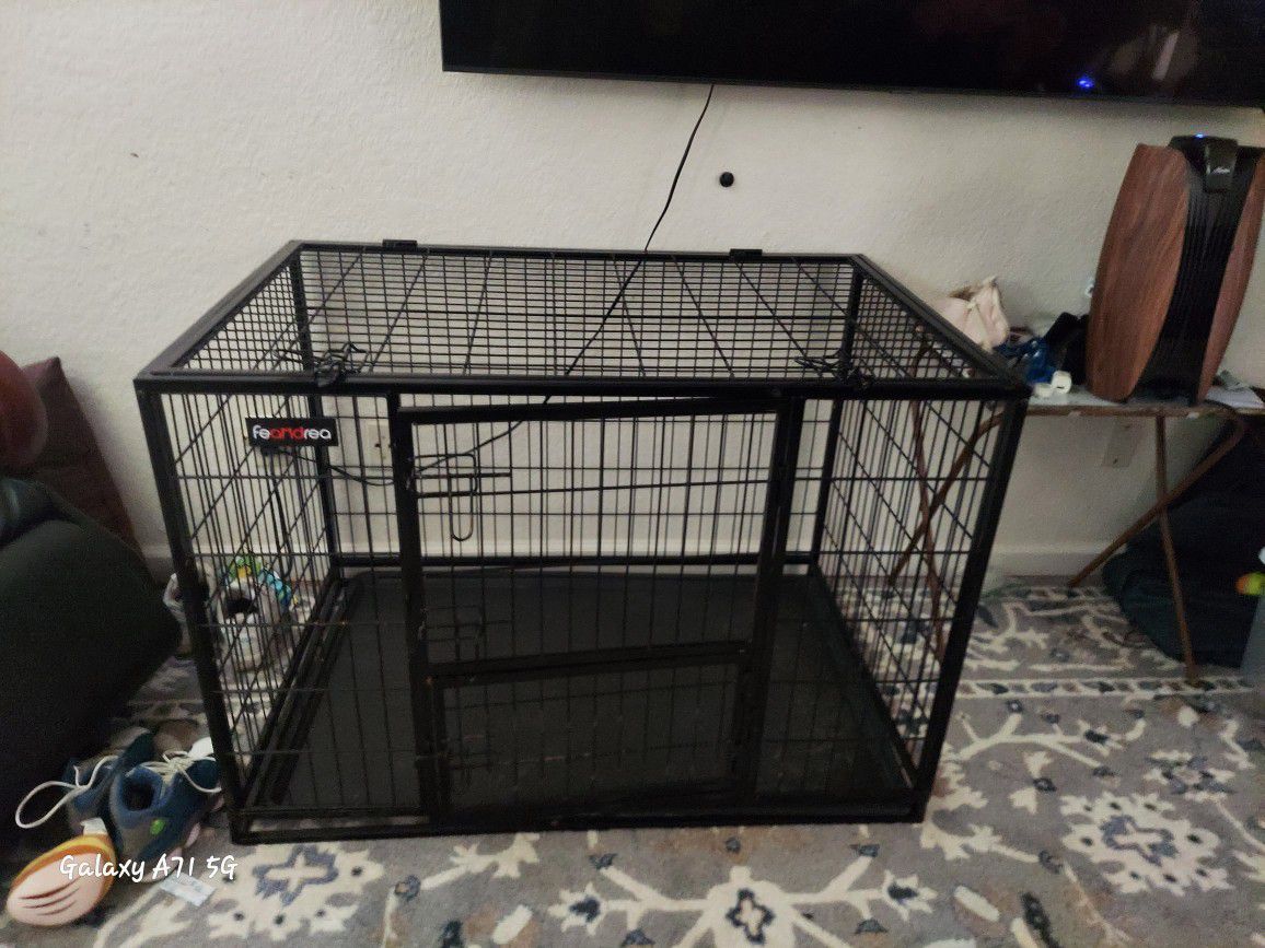 Dog Crate Large In Good Shape. 