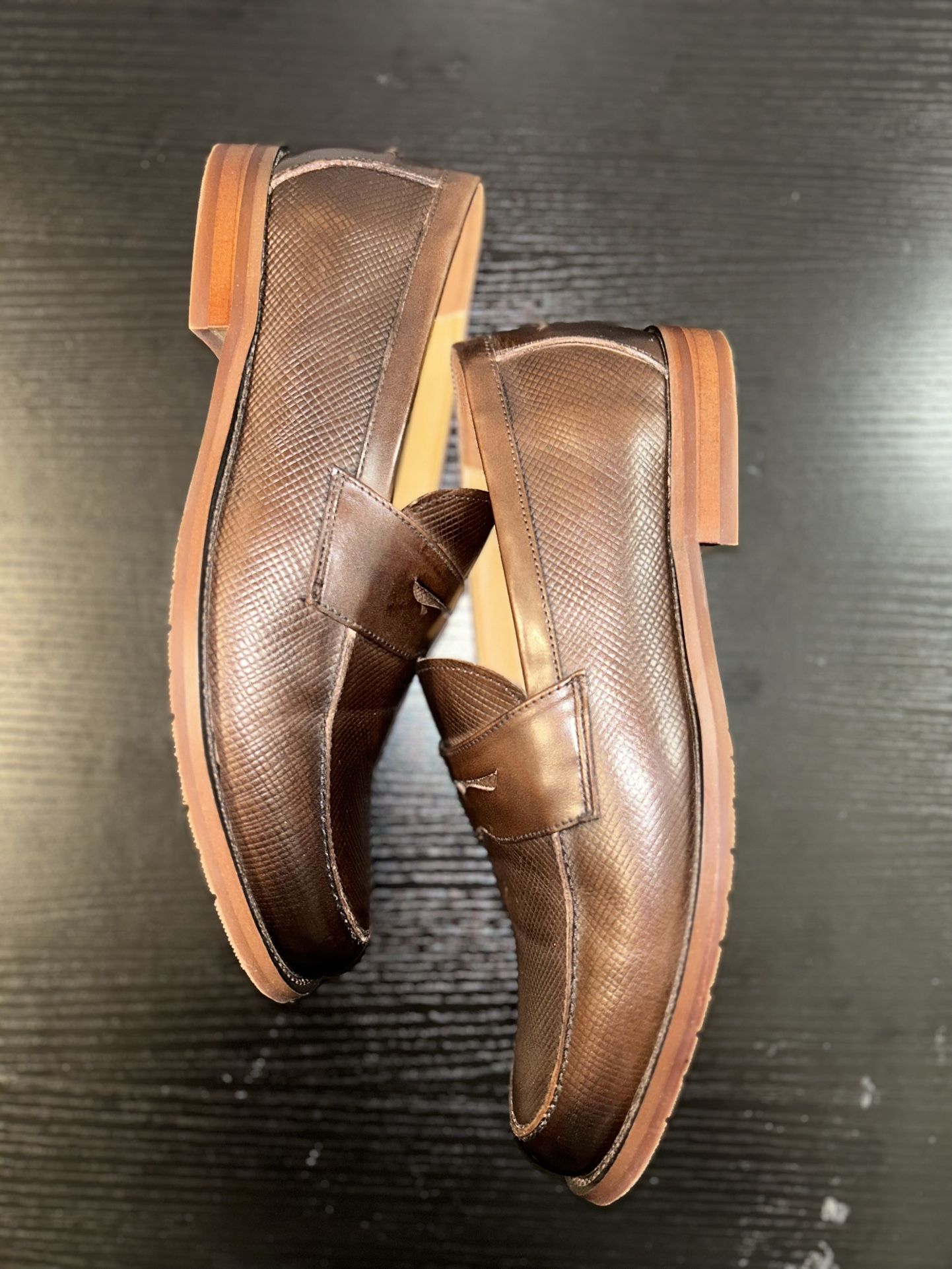 VINTAGE FOUNDRY CO. Albio Embossed Leather Penny Loafers  display picture 2