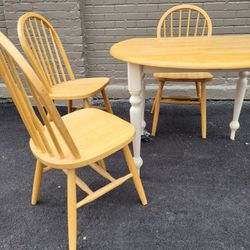 Kitchen Table With  3 Chairs Good Condition Pick Up In Bridgeport 