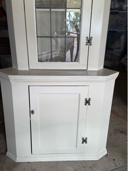Corner hutch, antique white.