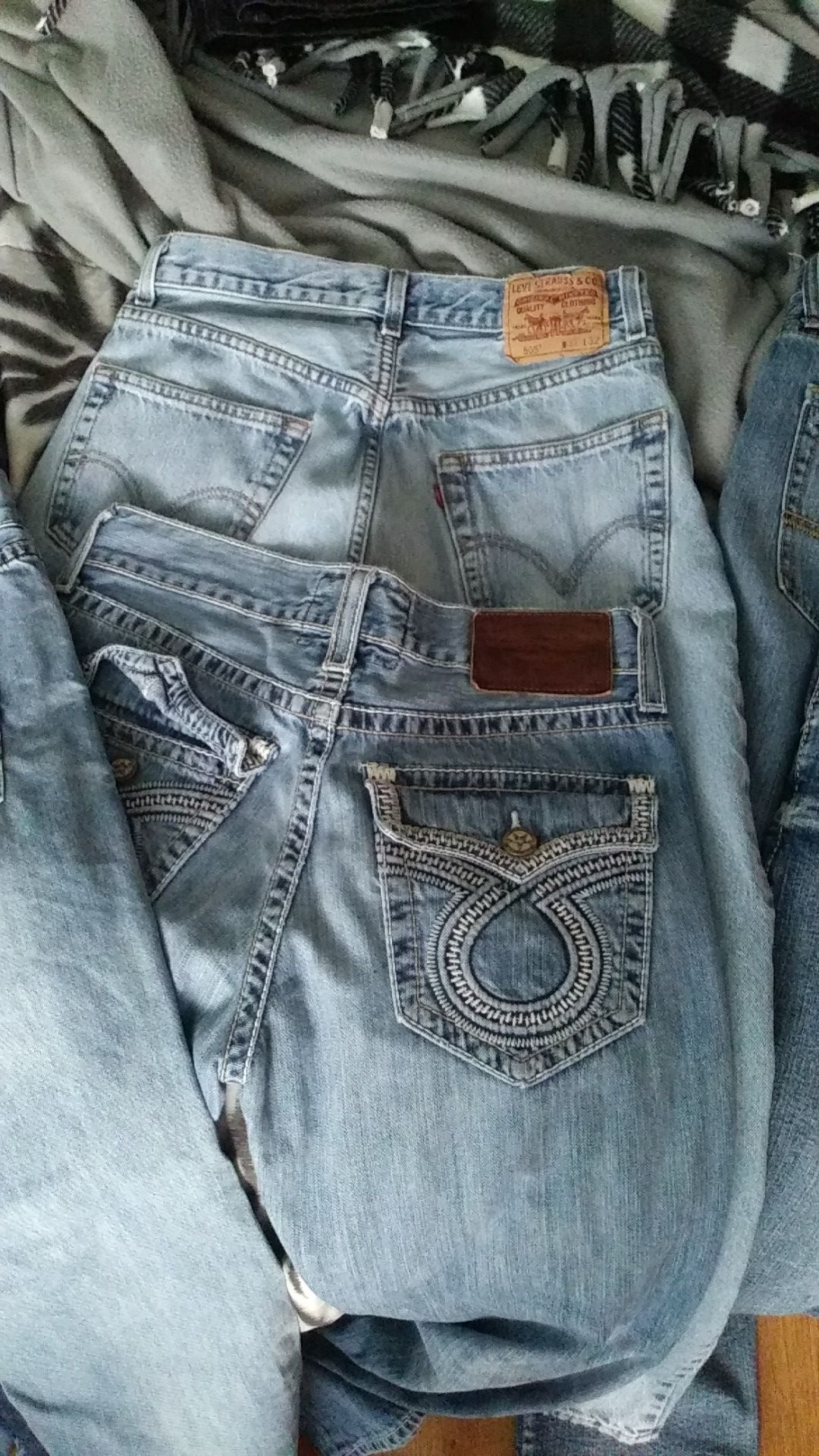Ive got 6 pair of jeans..american eagle..flypaper..true luck..bigstar..levie....and a brand new pair of suede jordan tennis shoes!!!!