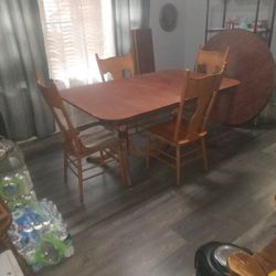 Dining Room Table w/ 4 Chairs/FREE DELIVERY!!!!