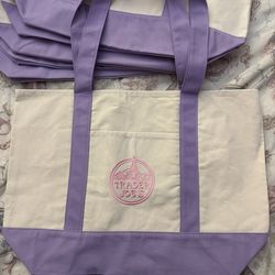 🔥🔥Trader Joe’s Large Lavender Tote Bag🔥🔥