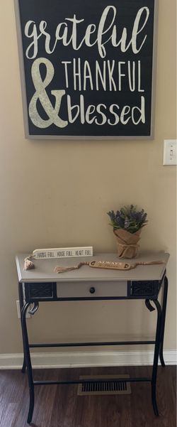 Beautiful entry table with picture