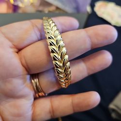 Leaf 14k Gold Plated Over Stainless Steel Bangle