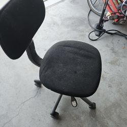 TINY CHAIR WITH WHEELS - OLD