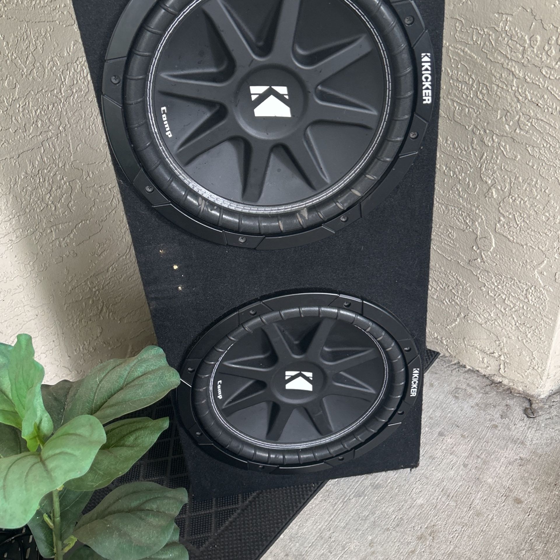 2 Competition Kickers 12s & Orion Amp