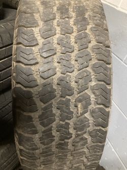235-70-16 Goodyear wrangler single tire