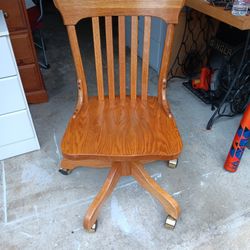 Like New Solid Oak Rolling Chair 