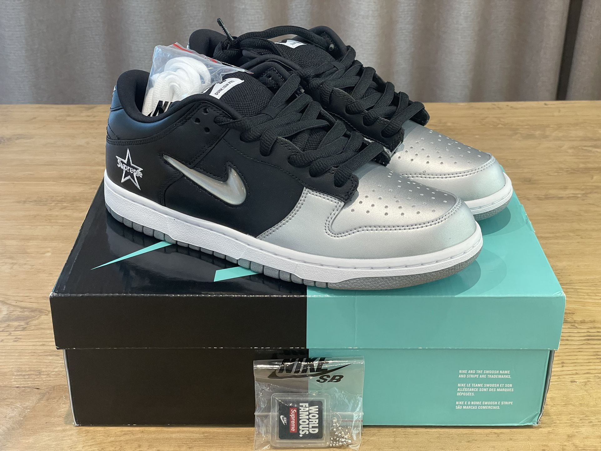 Size 9 - Nike SB Dunk Low QS x Supreme Metallic Silver 2019