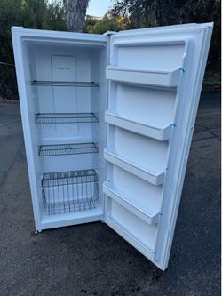 Freezer 13 cubics frost free household upright (free local delivery)
