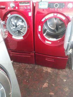 LG front load washer and electric dryer Samsung set in excellent conditions