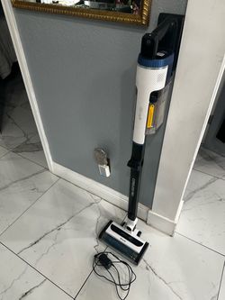 Great working Shark Cordless Pro Vacuum with Clean Sense IQ and Odor Neutralizer