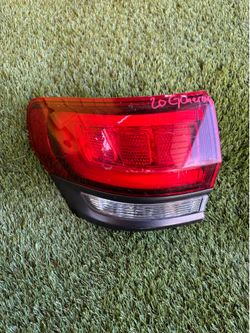 2020 Jeep Grand Cherokee Passenger/ Right Side Tail light